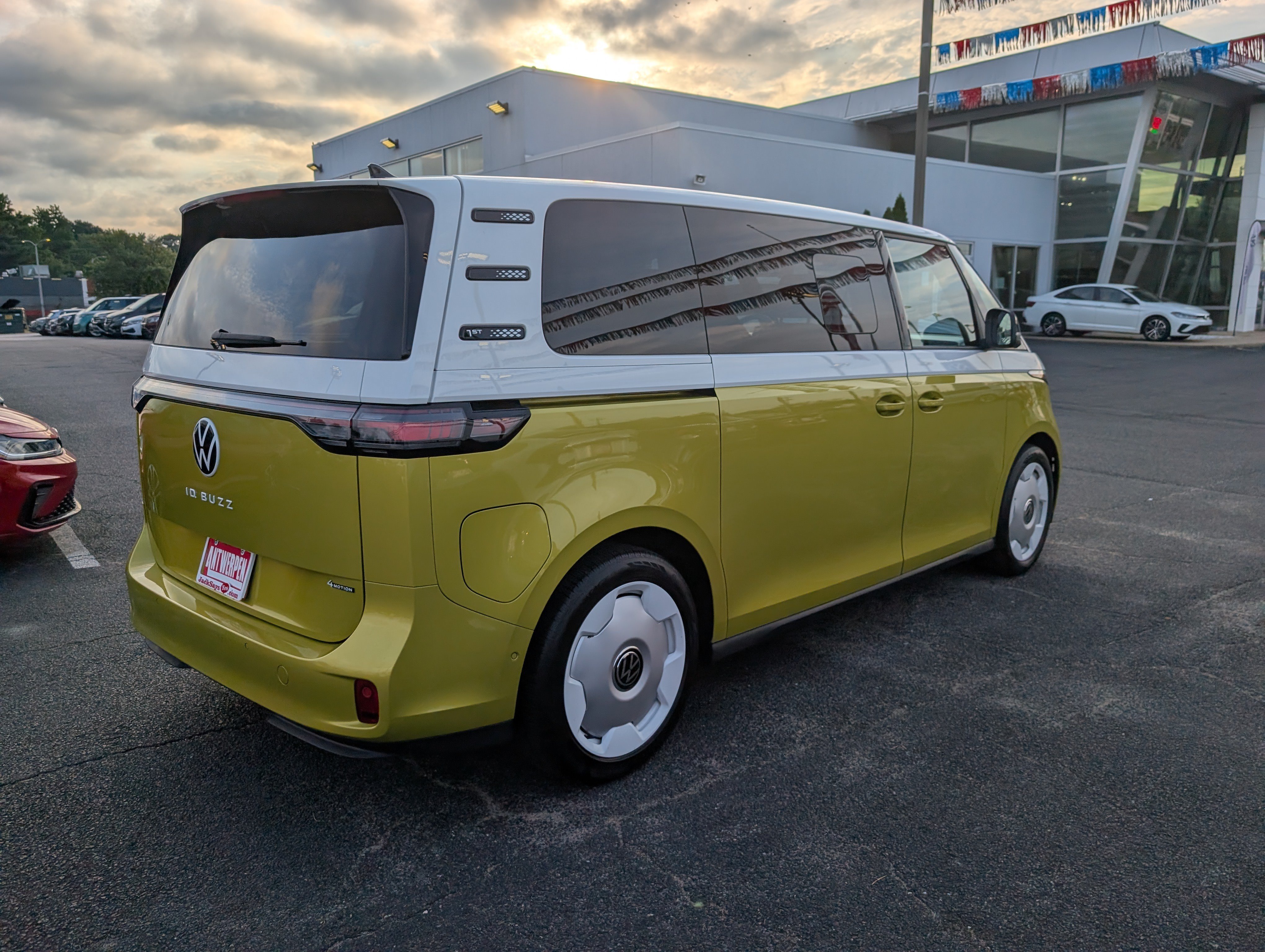 Used 2025 Volkswagen ID. Buzz 1st Edition w/ Cupholders Package AWD/4WD image 3