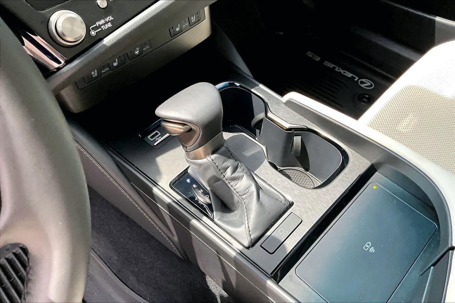 Used 2025 Lexus ES 350 w/ Premium Package FWD image 17