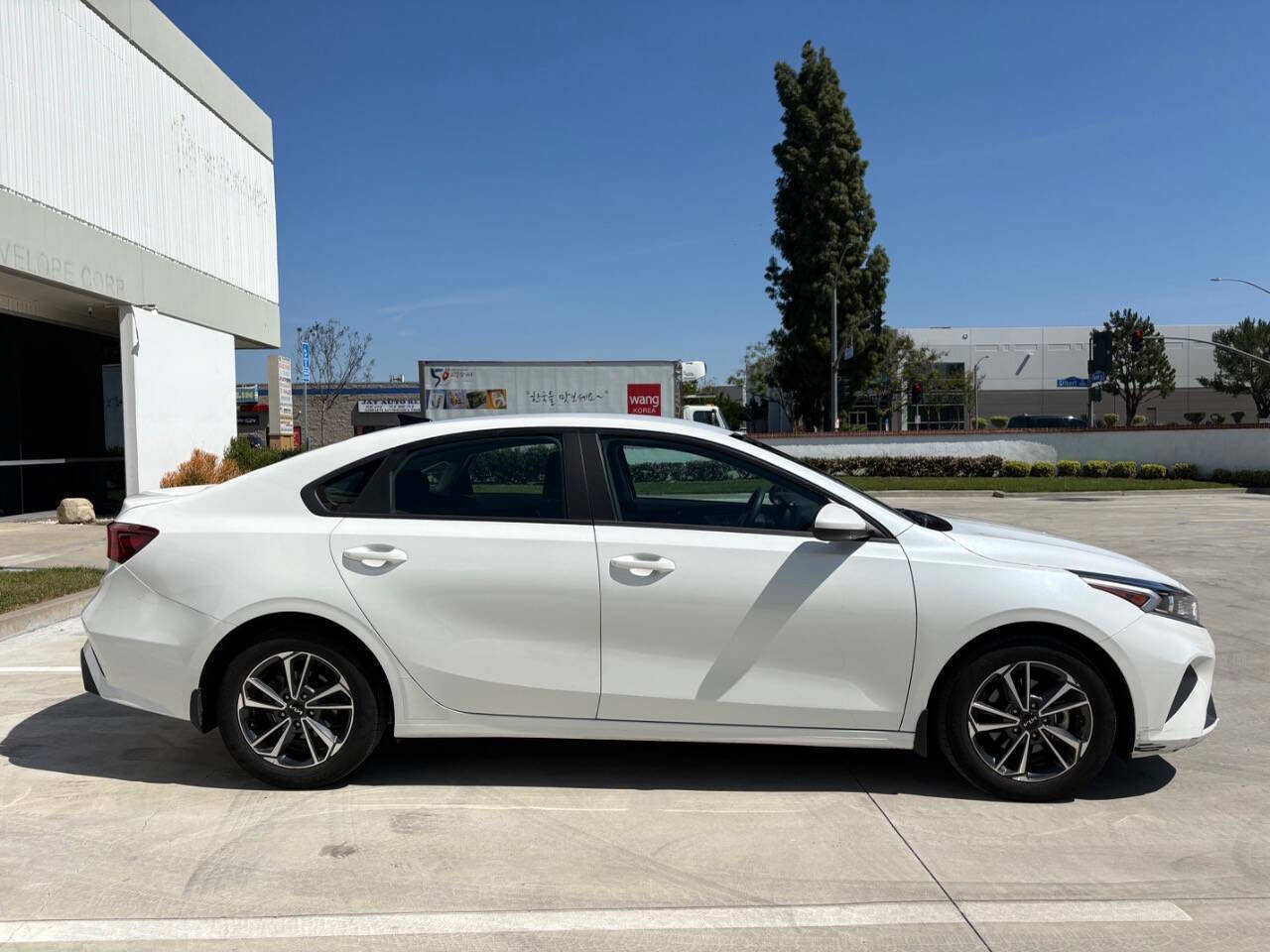 Used 2023 Kia Forte LXS image 7