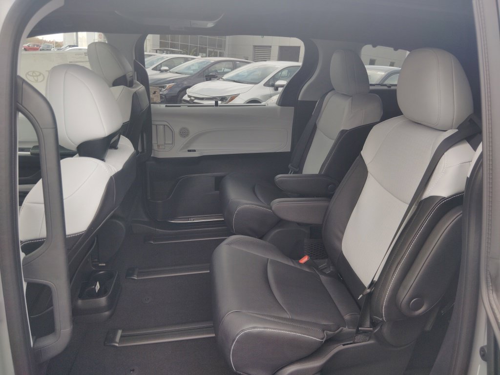 New 2026 Toyota Sienna XSE AWD/4WD image 9