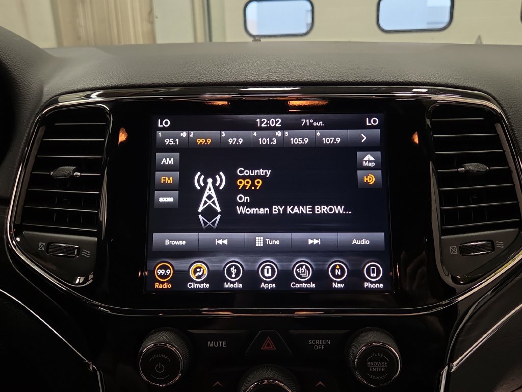 Used 2019 Jeep Grand Cherokee Limited AWD/4WD image 15
