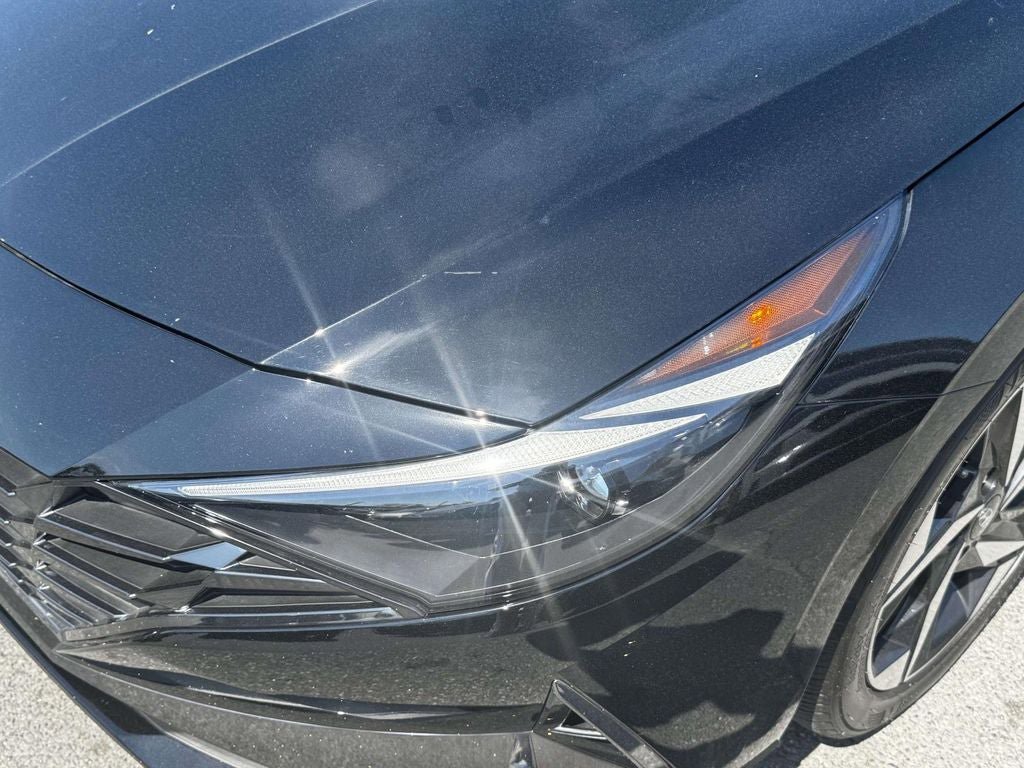 Used 2023 Hyundai Elantra Limited w/ Preferred Accessory Package FWD image 8