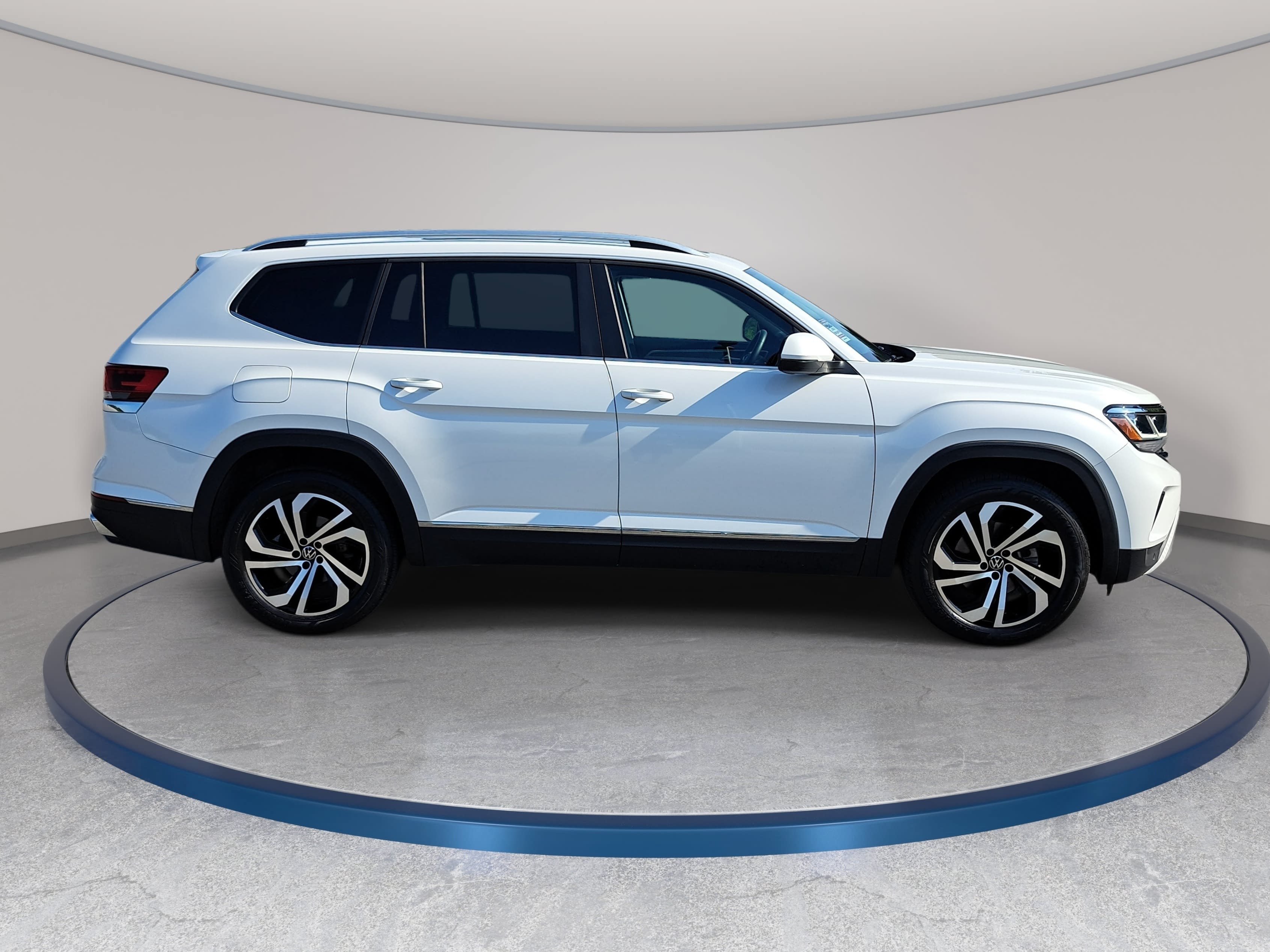 Used 2023 Volkswagen Atlas SEL AWD/4WD image 4