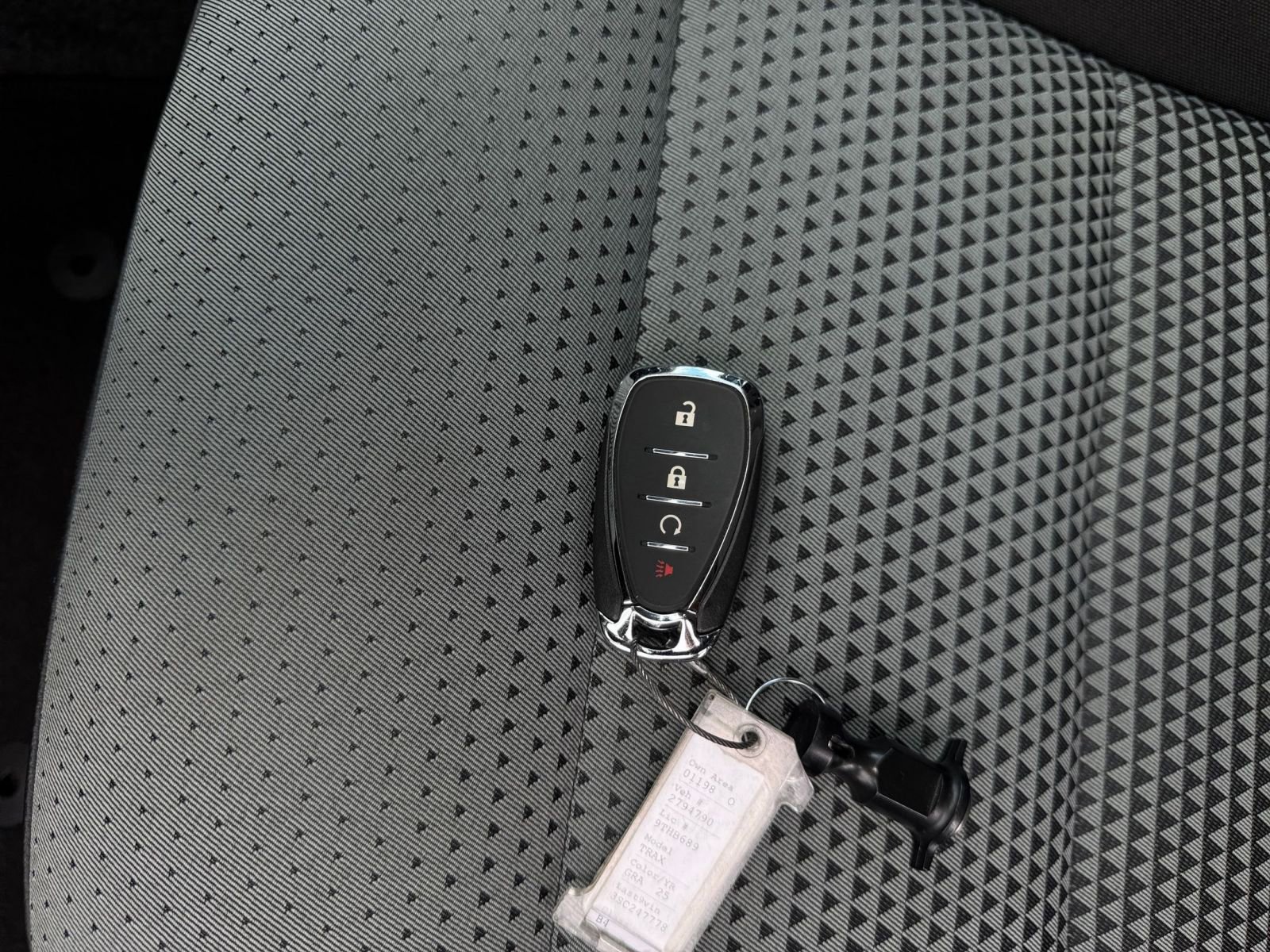 Used 2025 Chevrolet Trax LT FWD image 21