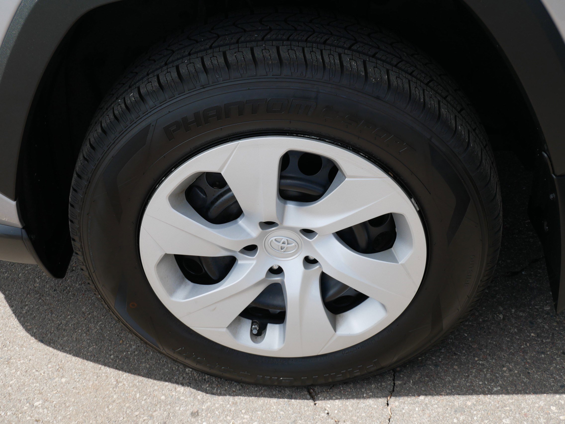 Used 2023 Toyota RAV4 LE AWD/4WD image 15