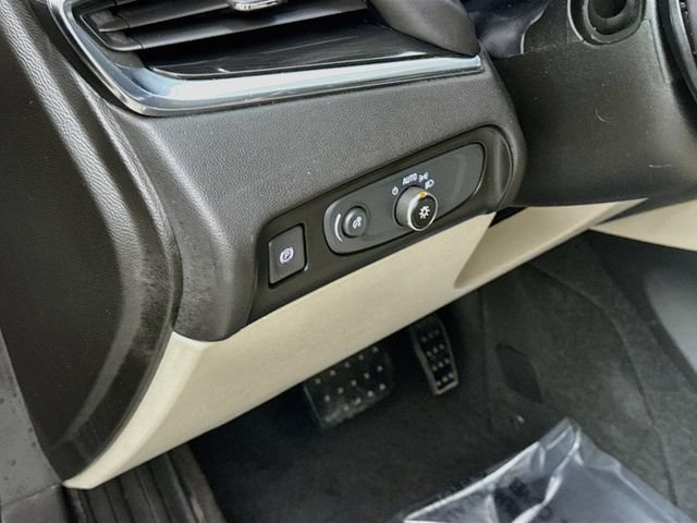 Used 2019 Buick Enclave Essence AWD/4WD image 10