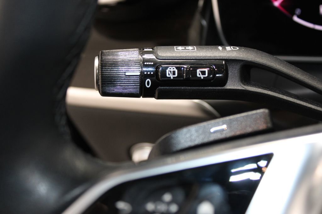 Used 2024 Mercedes-Benz GLC 300 4MATIC image 34