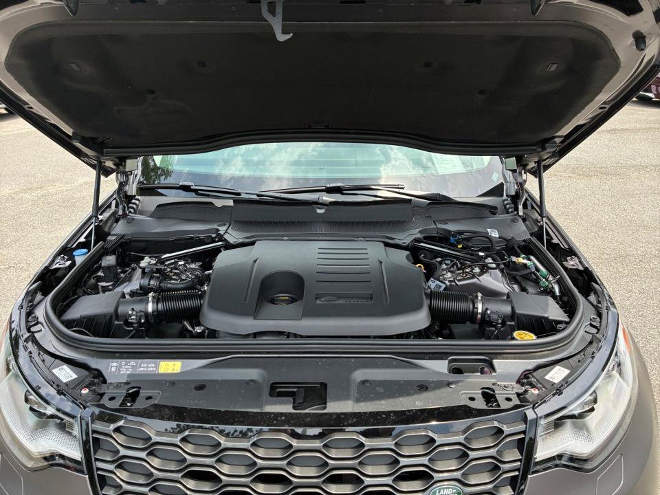 New 2026 Land Rover Discovery Limited Edition AWD/4WD image 16