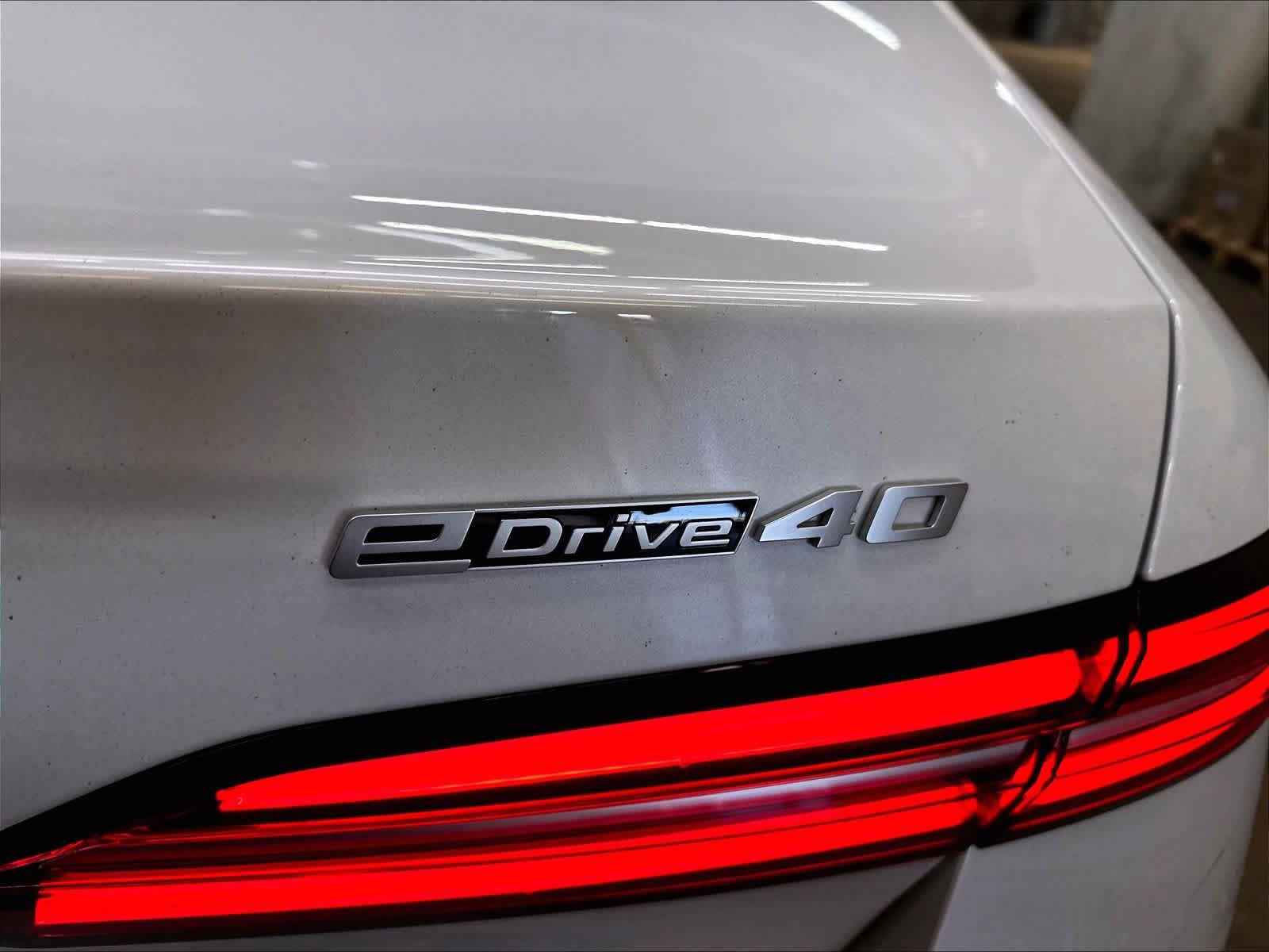 Used 2026 BMW i5 eDrive40 w/ M Sport Package RWD image 11