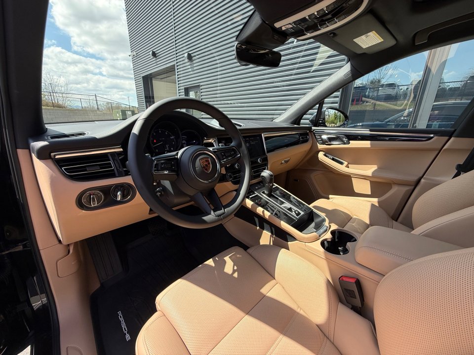 New 2026 Porsche Macan Turbo AWD/4WD image 4