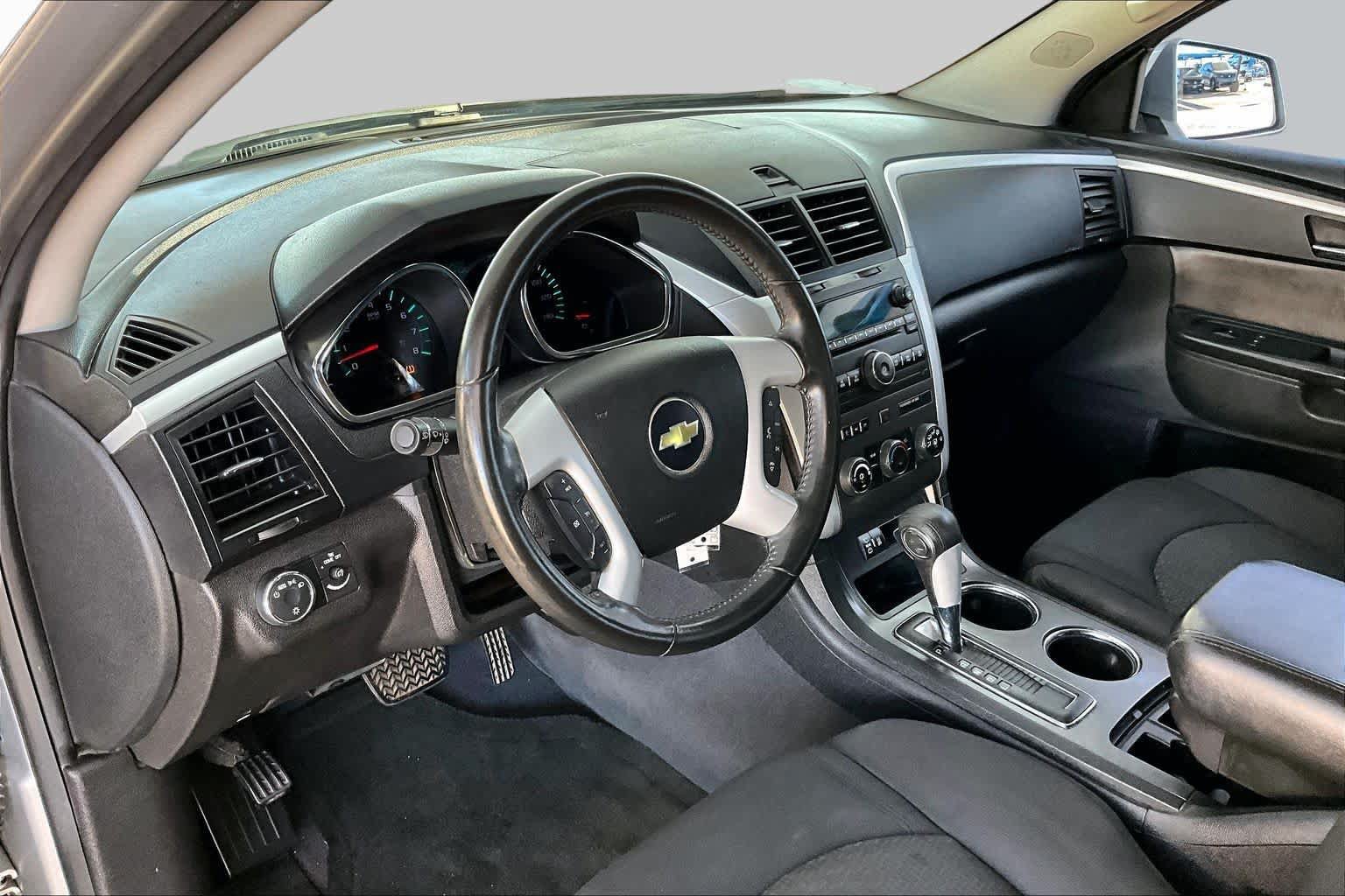 Used 2012 Chevrolet Traverse LT FWD image 16
