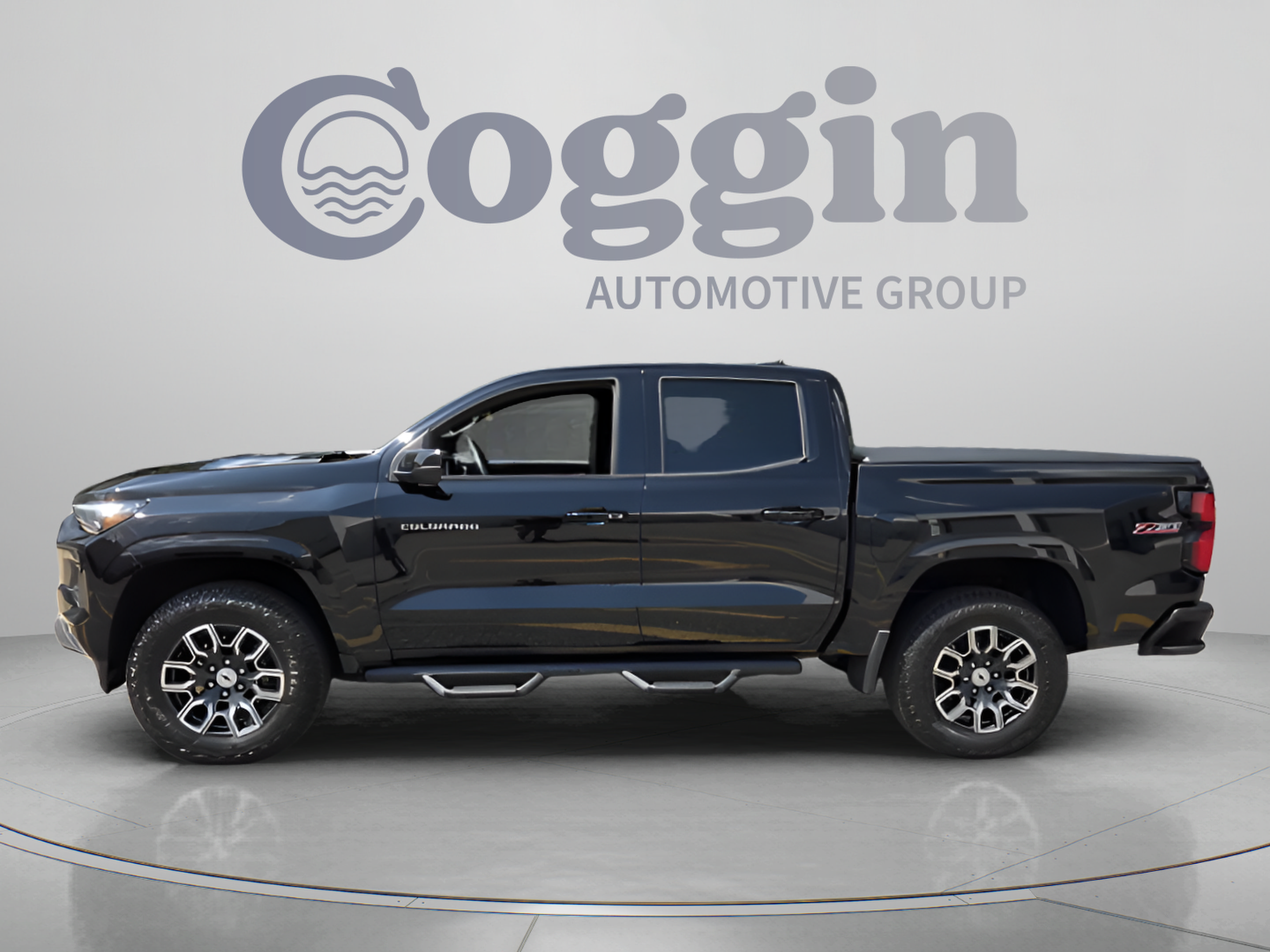 Used 2024 Chevrolet Colorado Z71 AWD/4WD image 2