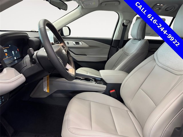 Used 2026 Ford Explorer Active w/ Active Comfort Package image 9