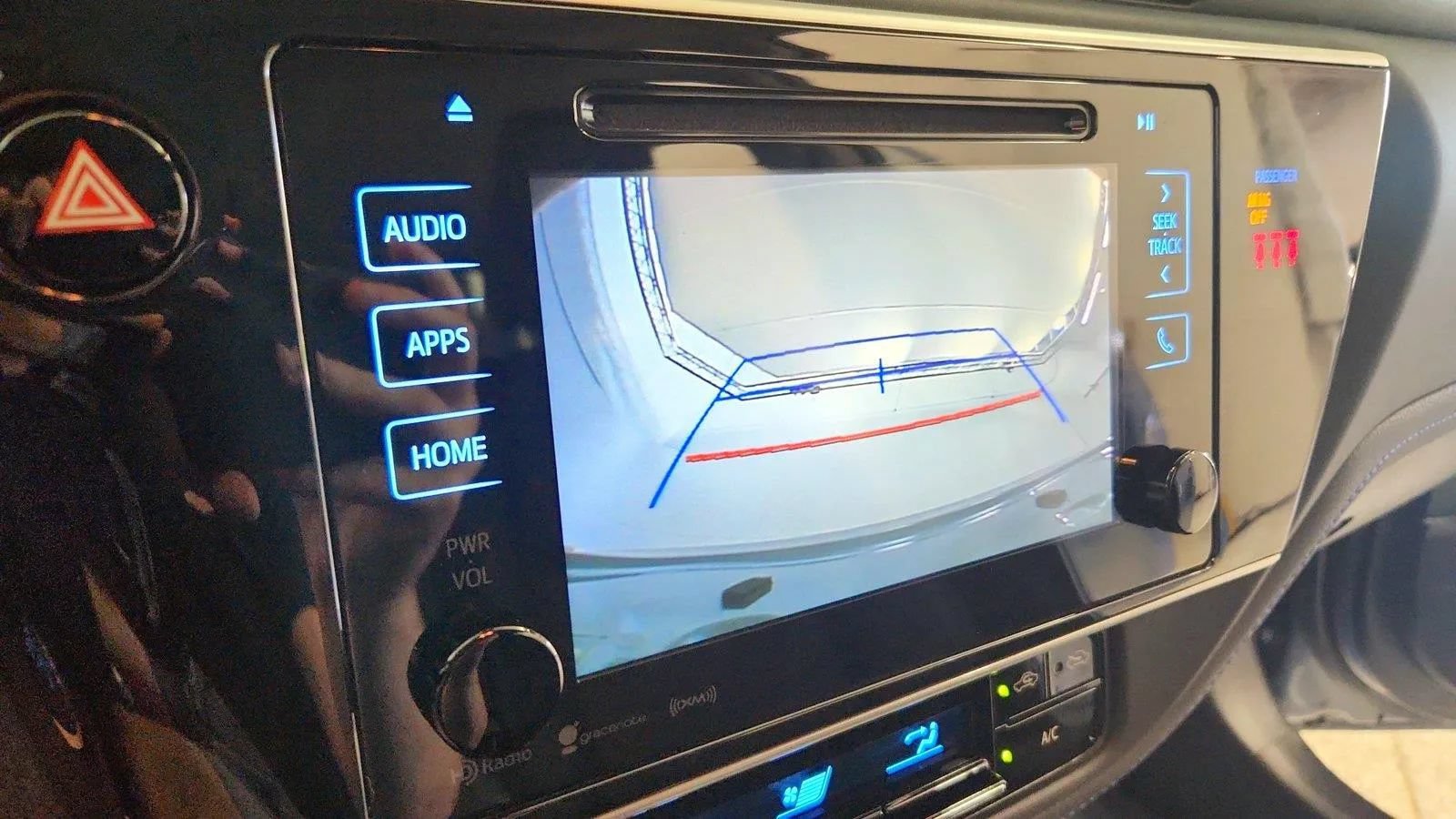 Used 2018 Toyota Corolla SE w/ SE Premium Package FWD image 21