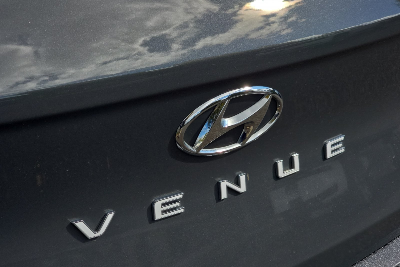 Used 2025 Hyundai Venue SEL FWD image 27