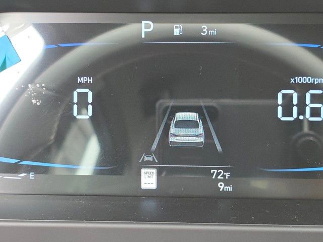 Certified 2025 Hyundai Elantra Sport image 11