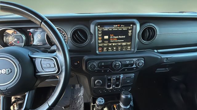 Used 2022 Jeep Gladiator Sport image 10