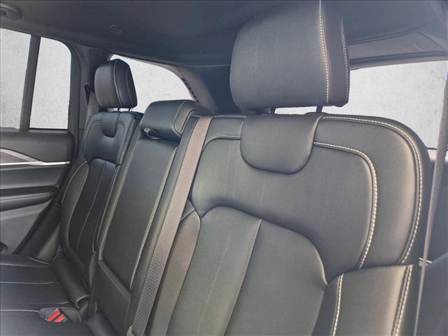 Used 2025 Jeep Grand Cherokee Limited w/ Black Appearance Package AWD/4WD image 14