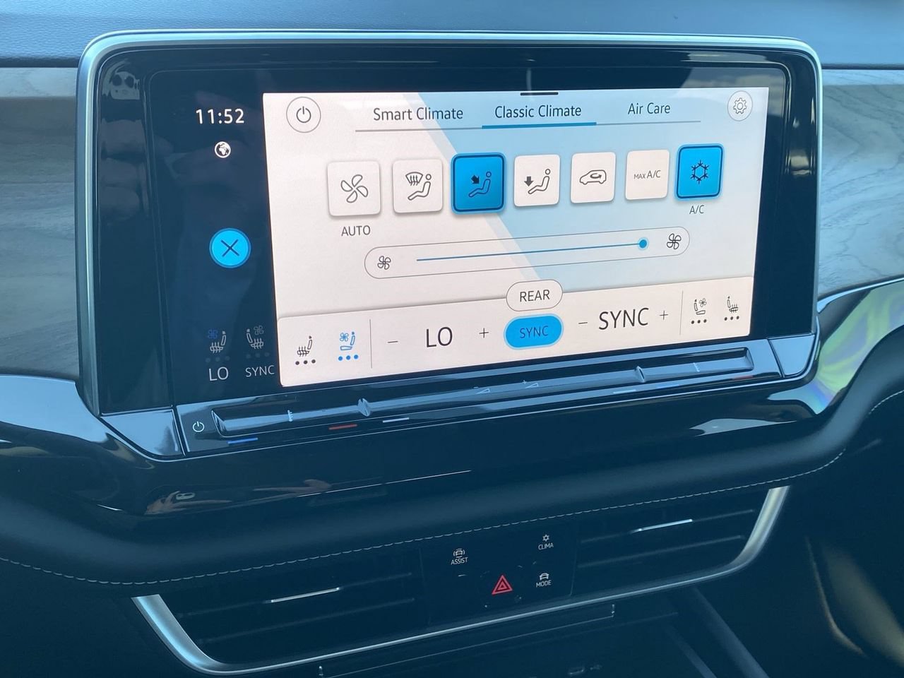 New 2026 Volkswagen Atlas SE FWD image 23
