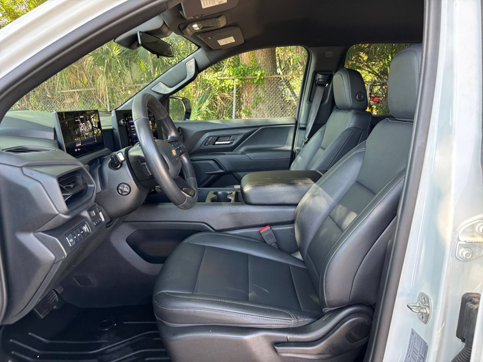 Used 2024 Chevrolet Silverado EV W/T AWD/4WD image 33