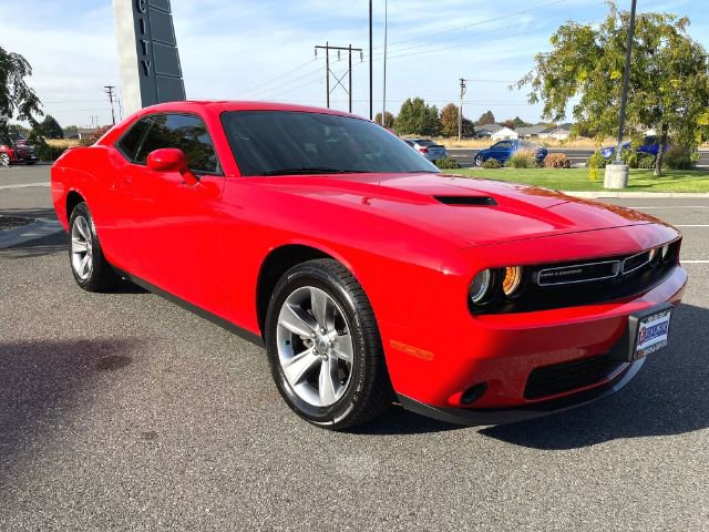 Used 2019 Dodge Challenger SXT image 3