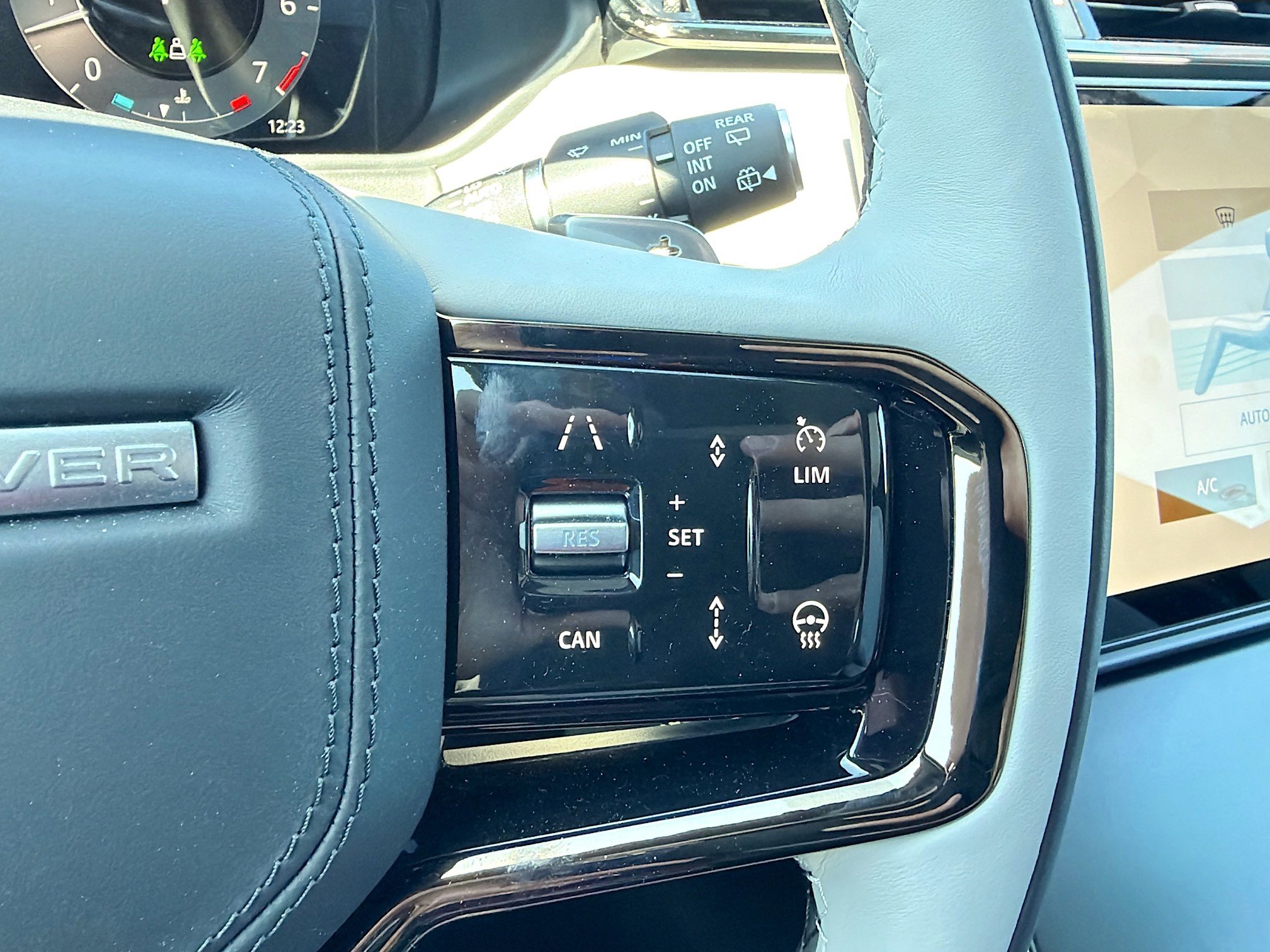 New 2026 Land Rover Range Rover Velar Dynamic SE image 36