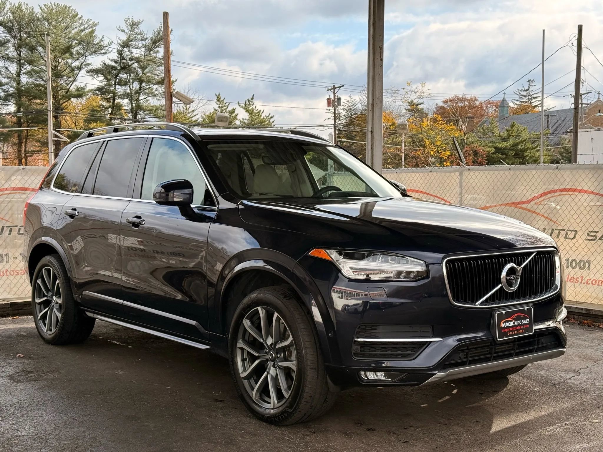 Used 2017 Volvo XC90 T6 Momentum w/ Vision Package image 6