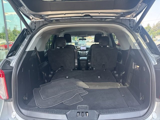 Used 2022 Ford Explorer XLT w/ Equipment Group 202A image 5