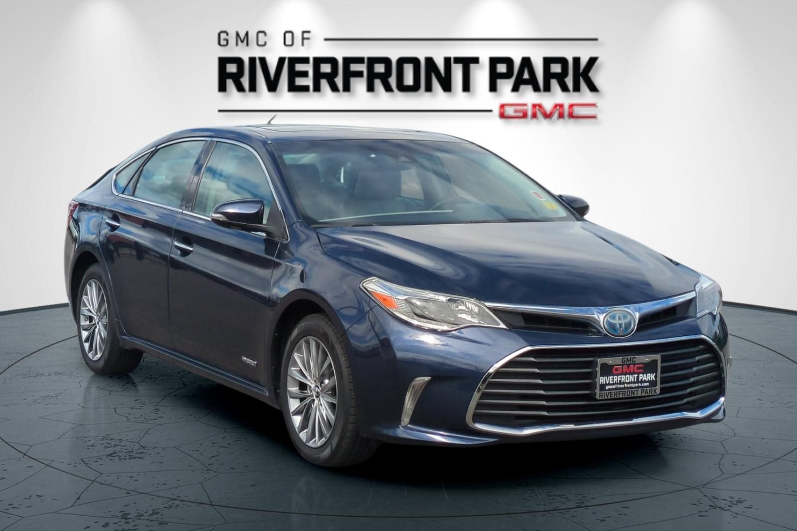 Used 2016 Toyota Avalon XLE Plus FWD image 2