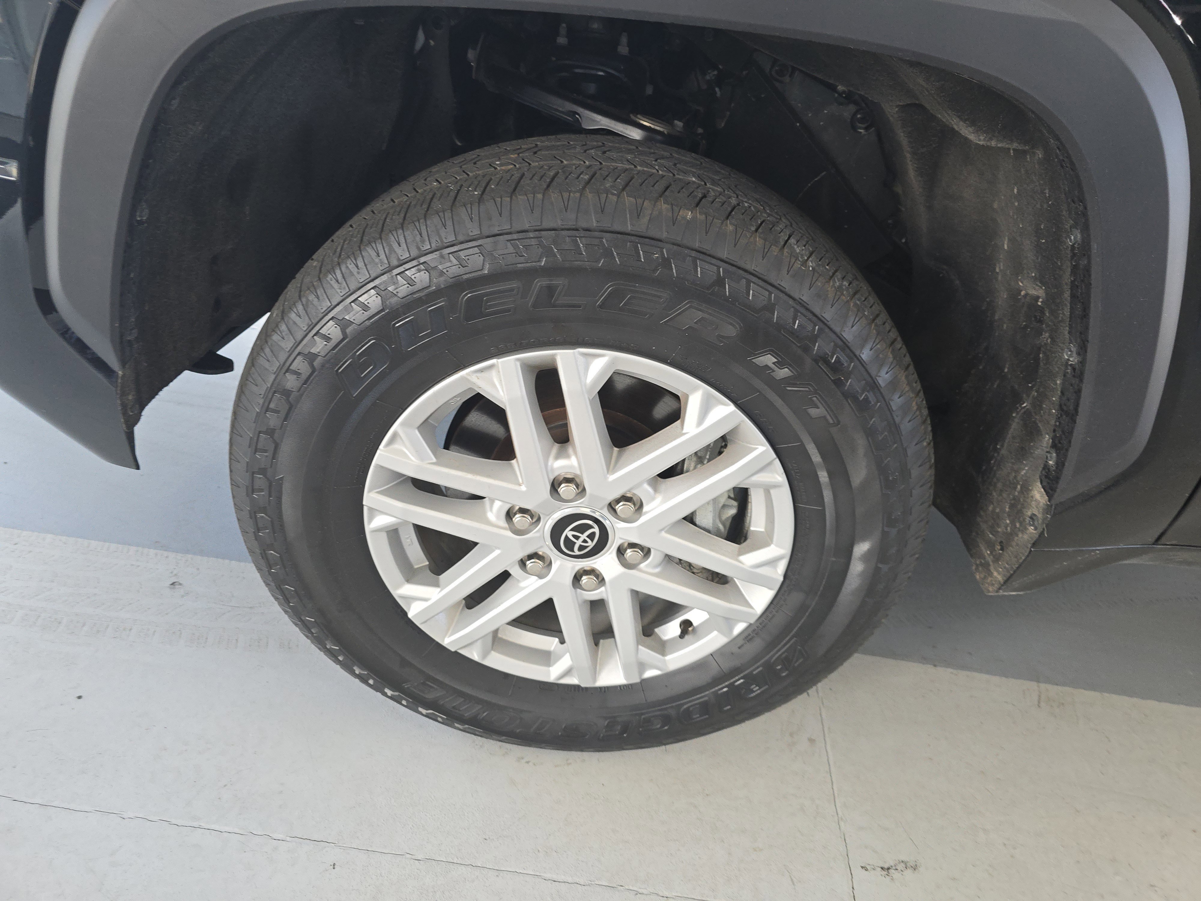 Used 2022 Toyota Tundra SR5 w/ SR5 Convenience Package image 9