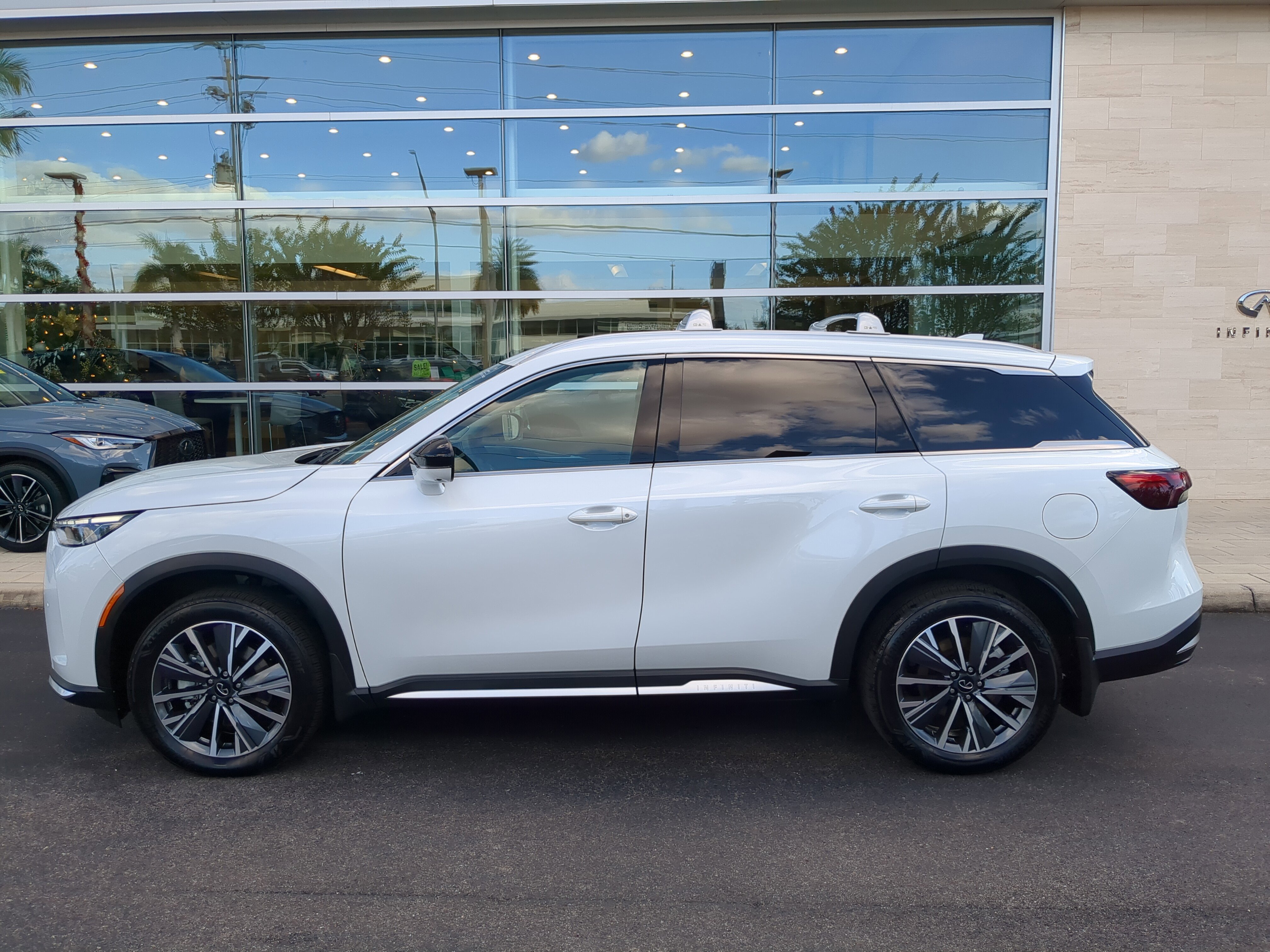 Used 2026 INFINITI QX60 Luxe w/ Cargo Package image 7