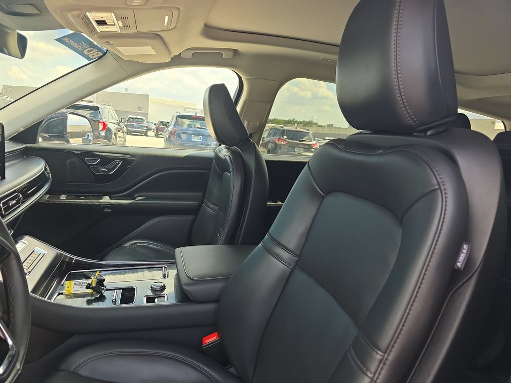 Used 2025 Lincoln Aviator 2WD image 16