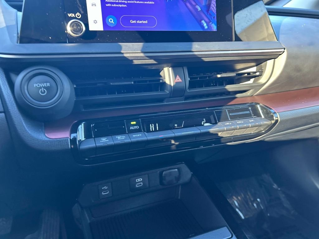 Used 2025 Toyota Prius Plug-In Hybrid image 28