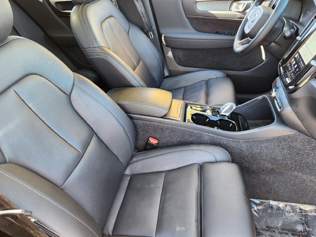 Used 2025 Volvo XC40 B5 Plus w/ Climate Package AWD/4WD image 5