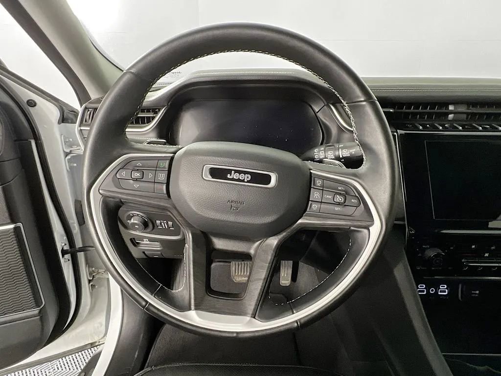 Used 2022 Jeep Grand Cherokee Limited w/ Luxury Tech Group II AWD/4WD image 12