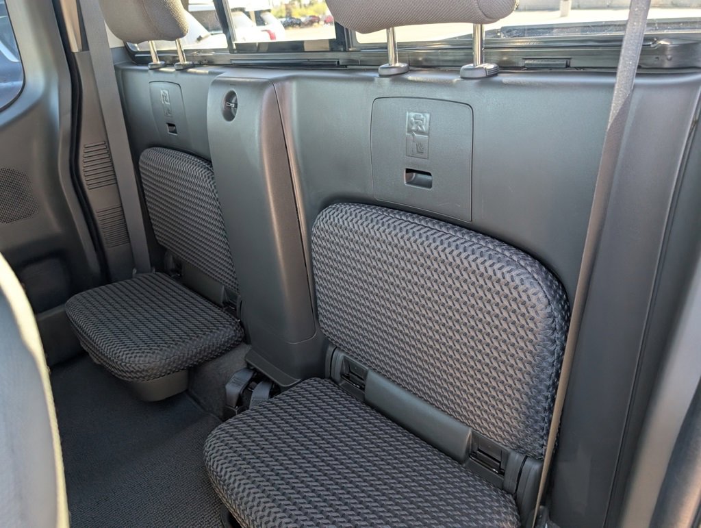 Used 2015 Nissan Frontier SV image 12