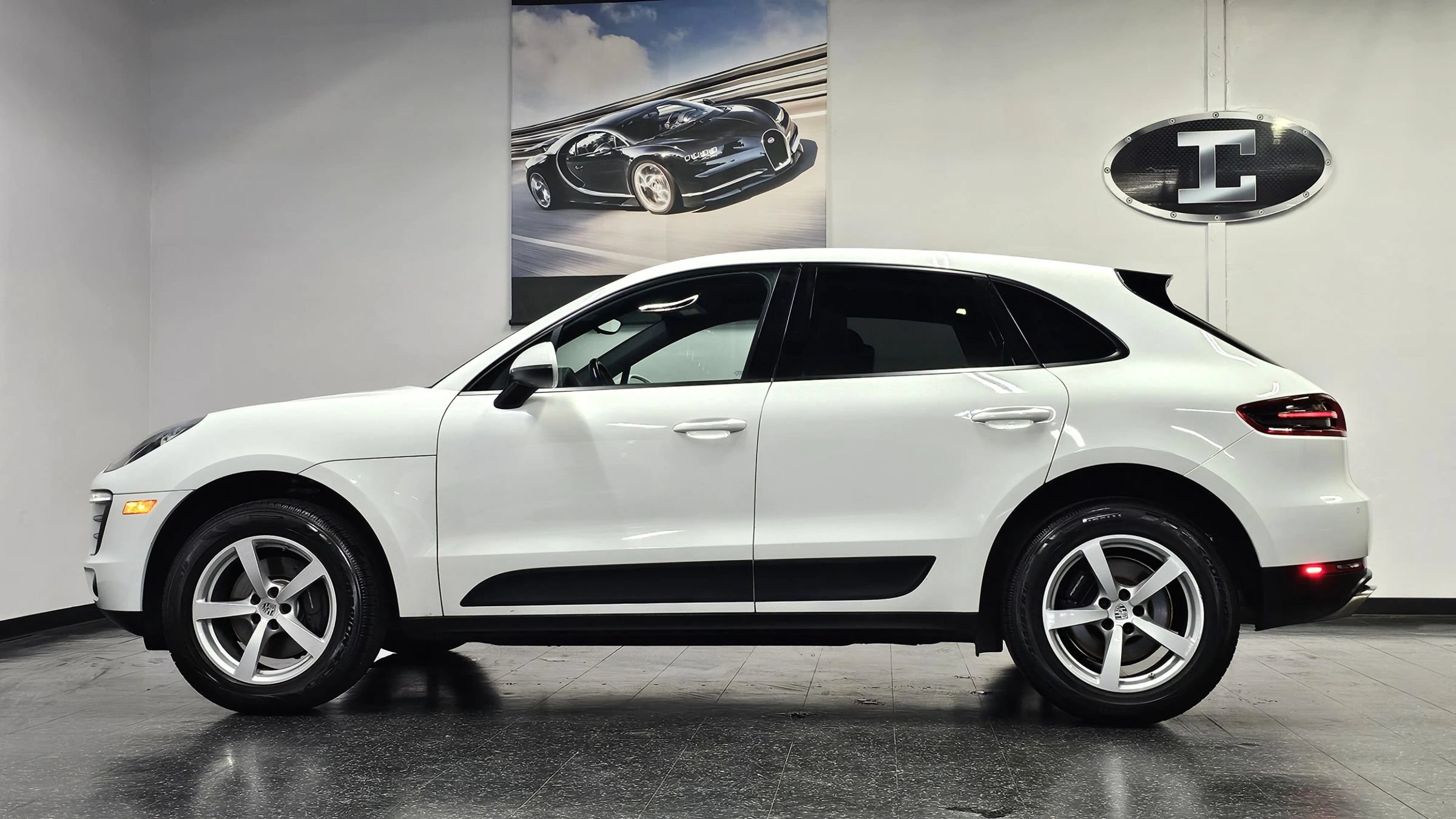 Used 2018 Porsche Macan Sport Edition AWD/4WD image 24