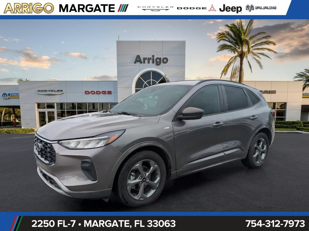 Used 2023 Ford Escape ST-Line FWD image 3