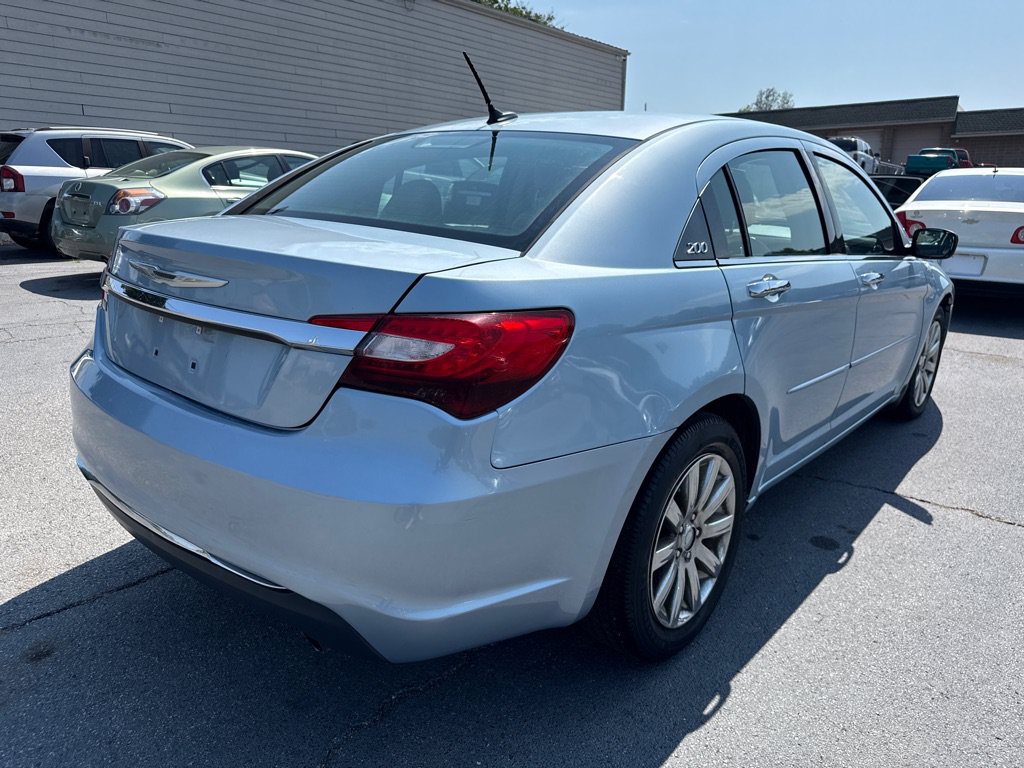 Used 2013 Chrysler 200 Limited FWD image 6