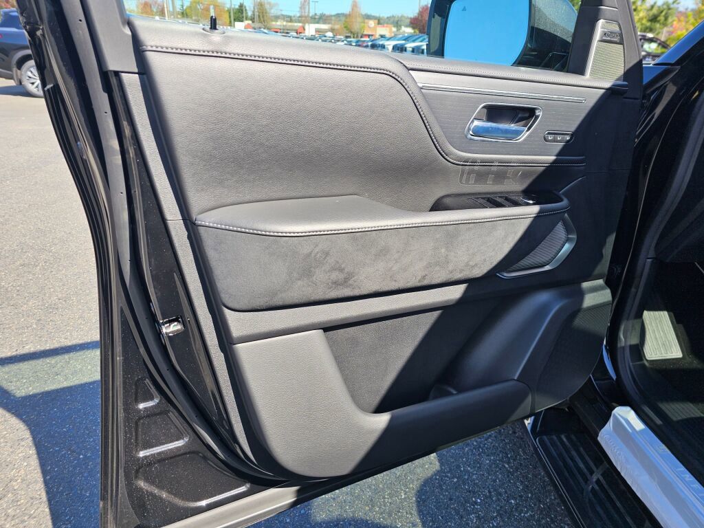 New 2025 INFINITI QX80 Sensory image 24