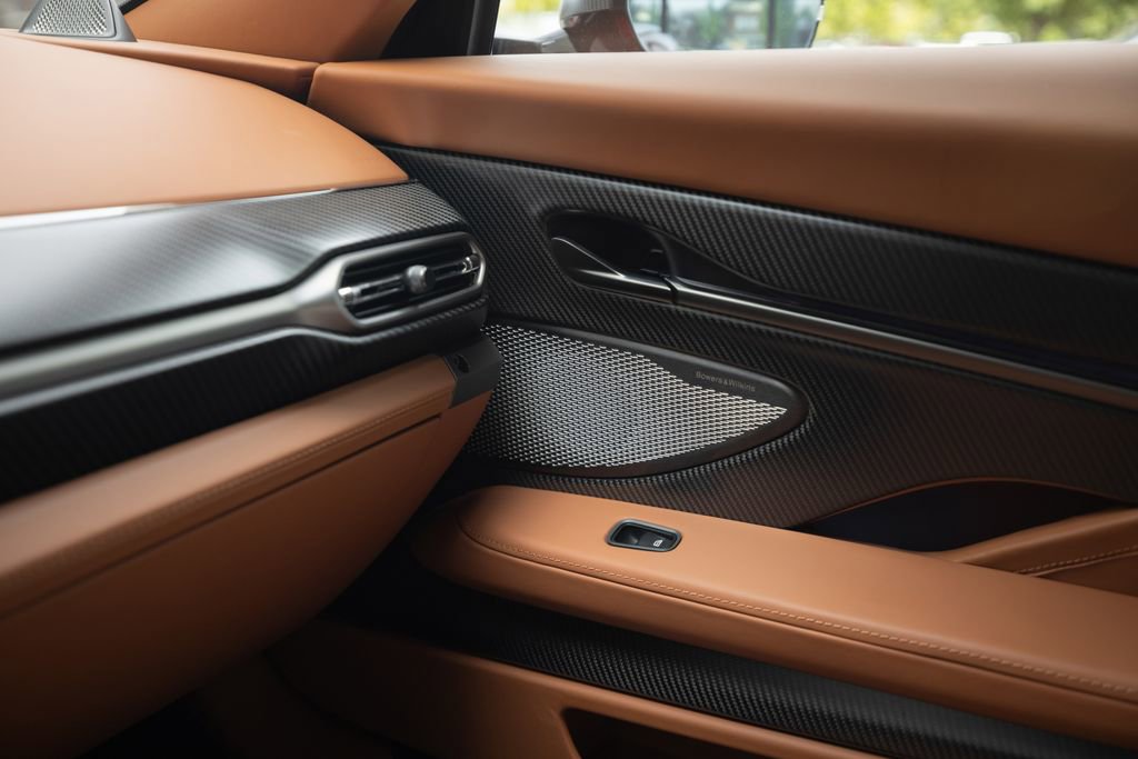 Used 2025 Aston Martin Vanquish RWD image 35