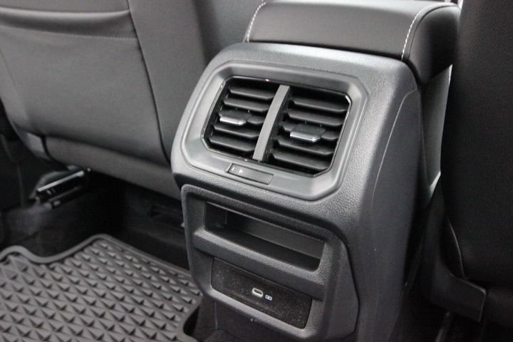 Used 2022 Volkswagen Taos SE w/ Panoramic Sunroof Package AWD/4WD image 27