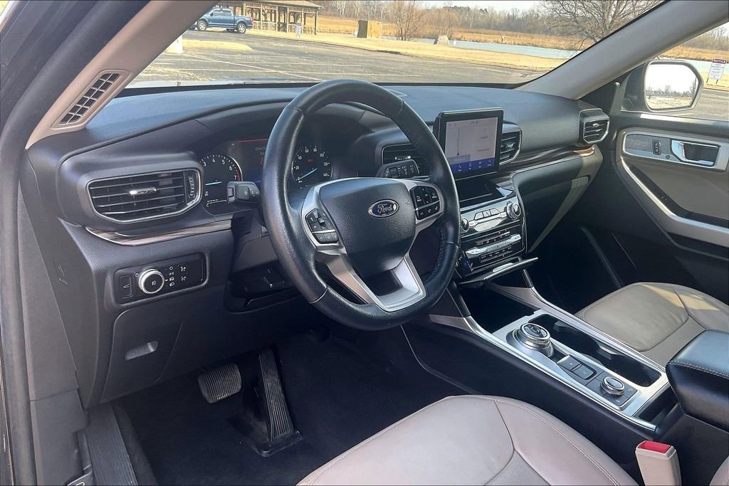 Used 2023 Ford Explorer Limited image 14