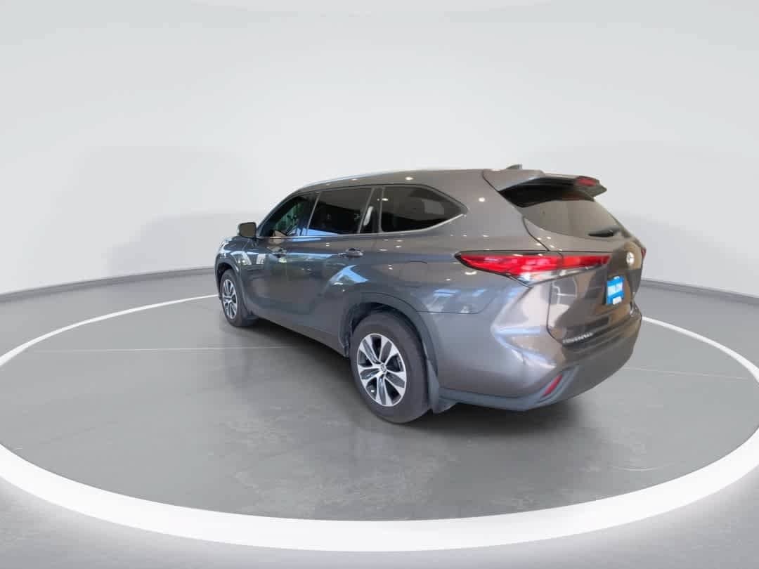 Certified 2021 Toyota Highlander XLE AWD/4WD image 6