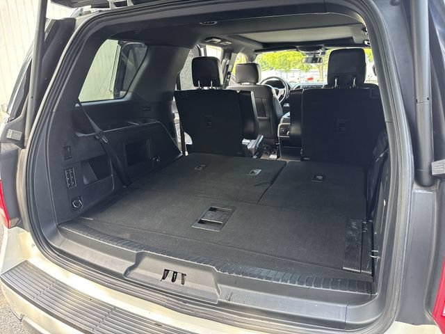 Used 2020 Ford Expedition XLT w/ Equipment Group 202A RWD image 12