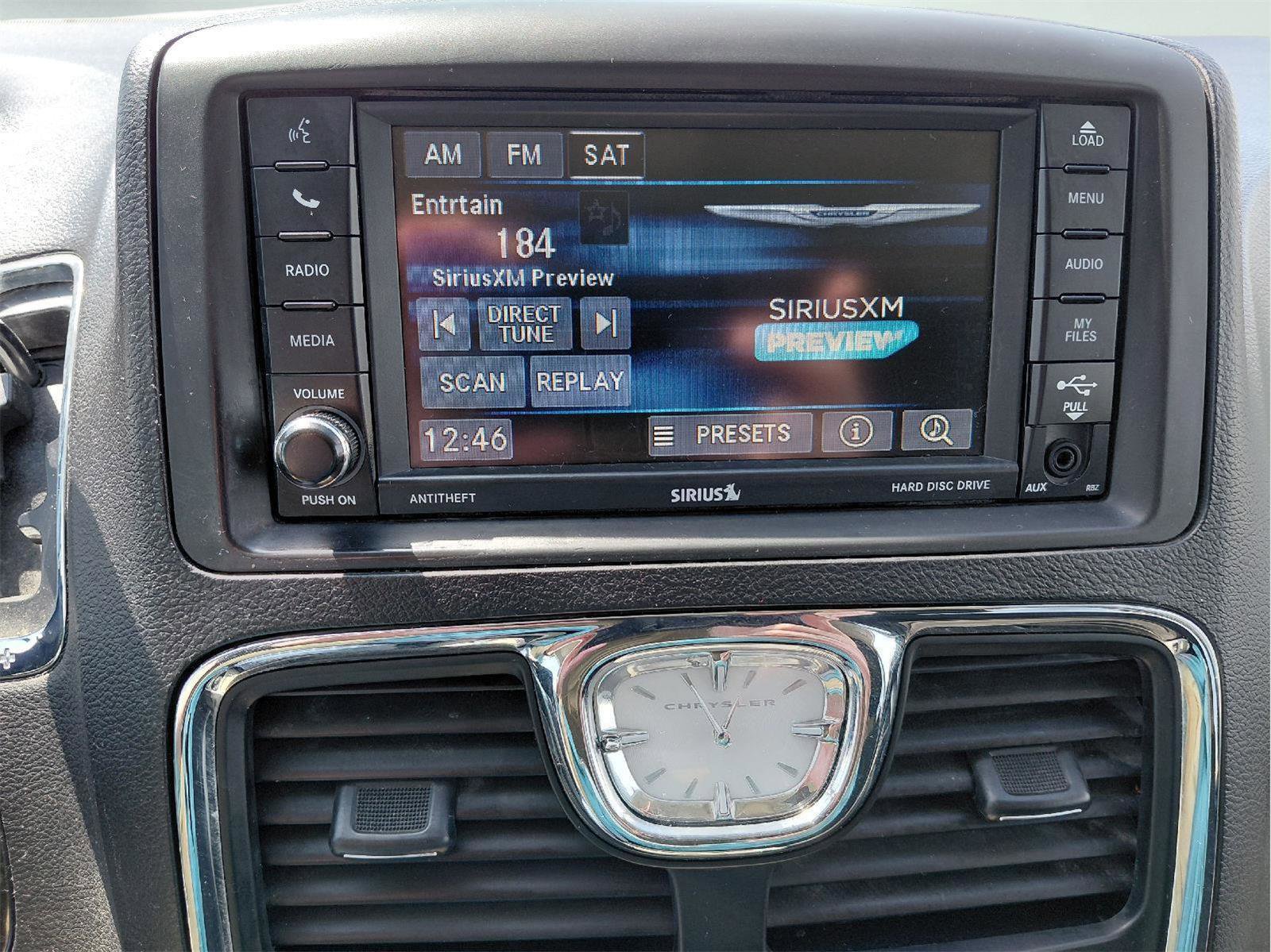 Used 2015 Chrysler Town & Country Touring FWD image 35