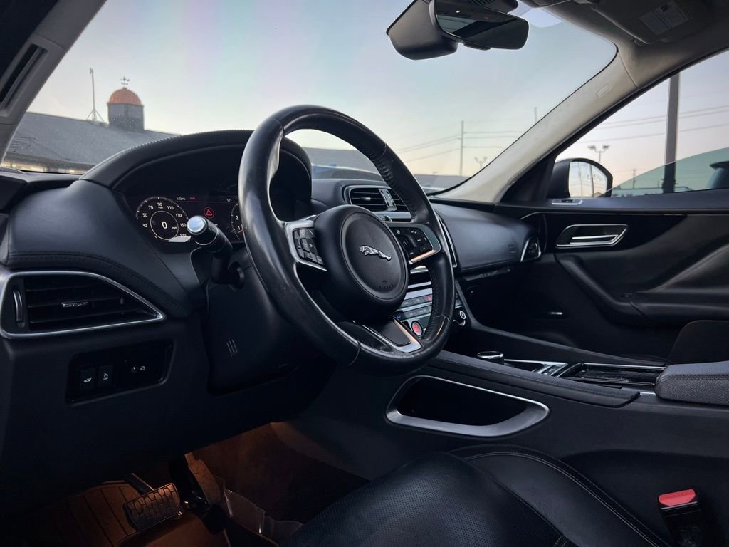 Used 2020 Jaguar F-PACE Prestige image 52