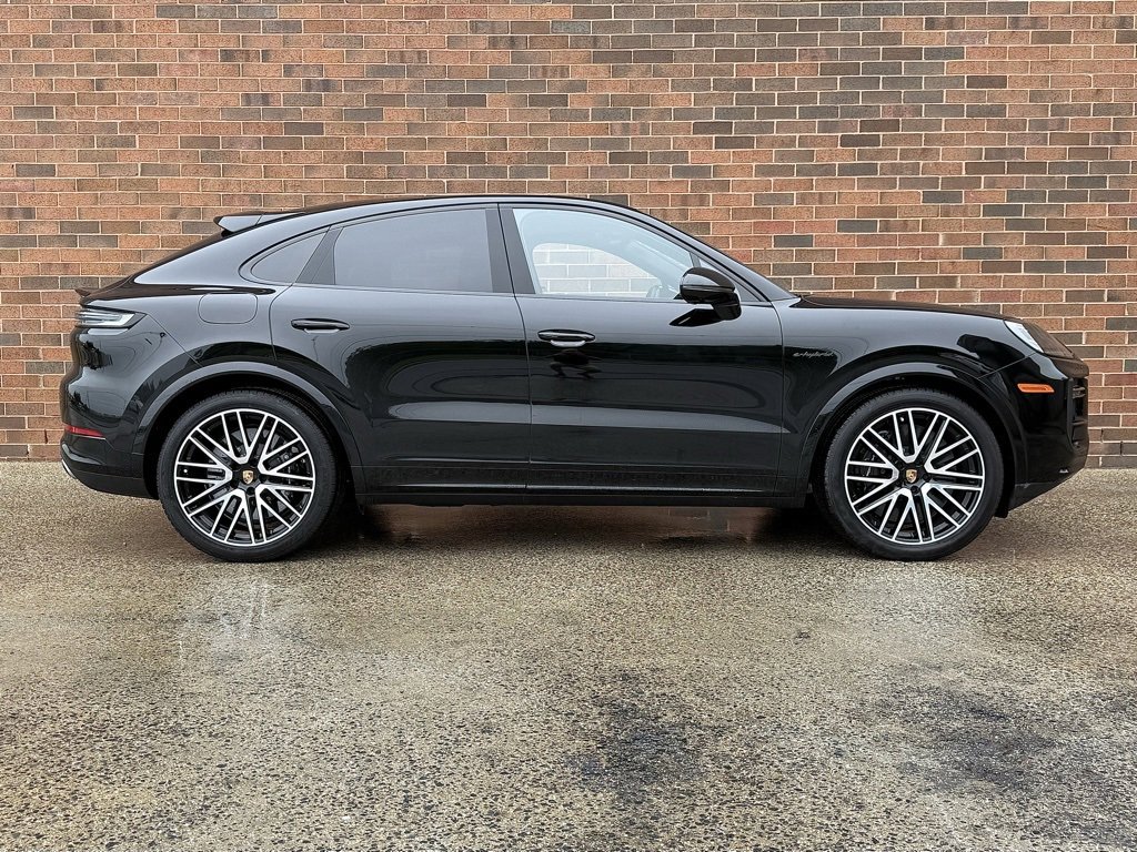 New 2024 Porsche Cayenne Turbo image 8