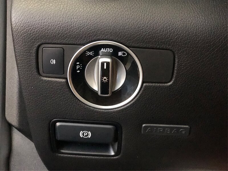 Used 2015 Mercedes-Benz SLK 350 image 24