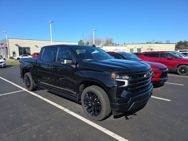 Used 2025 Chevrolet Silverado 1500 High Country w/ Midnight Edition AWD/4WD image 4